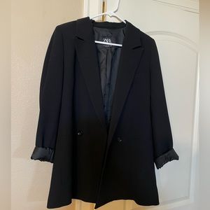Zara women’s basic blazer. Size M. Regular use. Black.